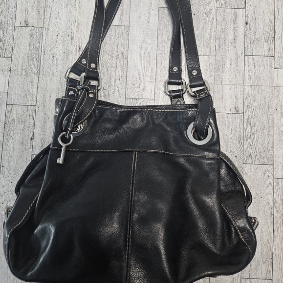 Fossil Black Leather Shoulder Bag Tote Purse Silver Key Large Snap Button Closer - Picture 1 of 13